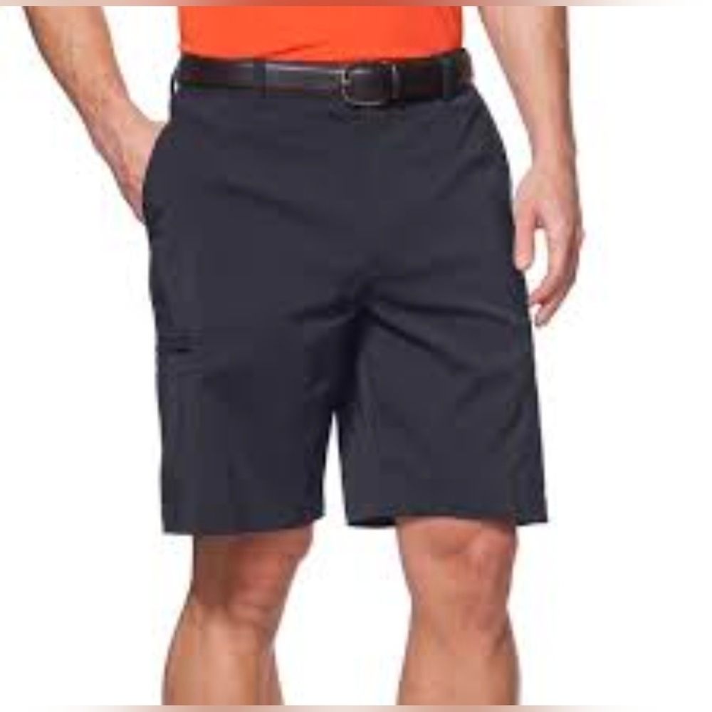 CHAPS...Men's Black Cargo Shorts..SIZE:40